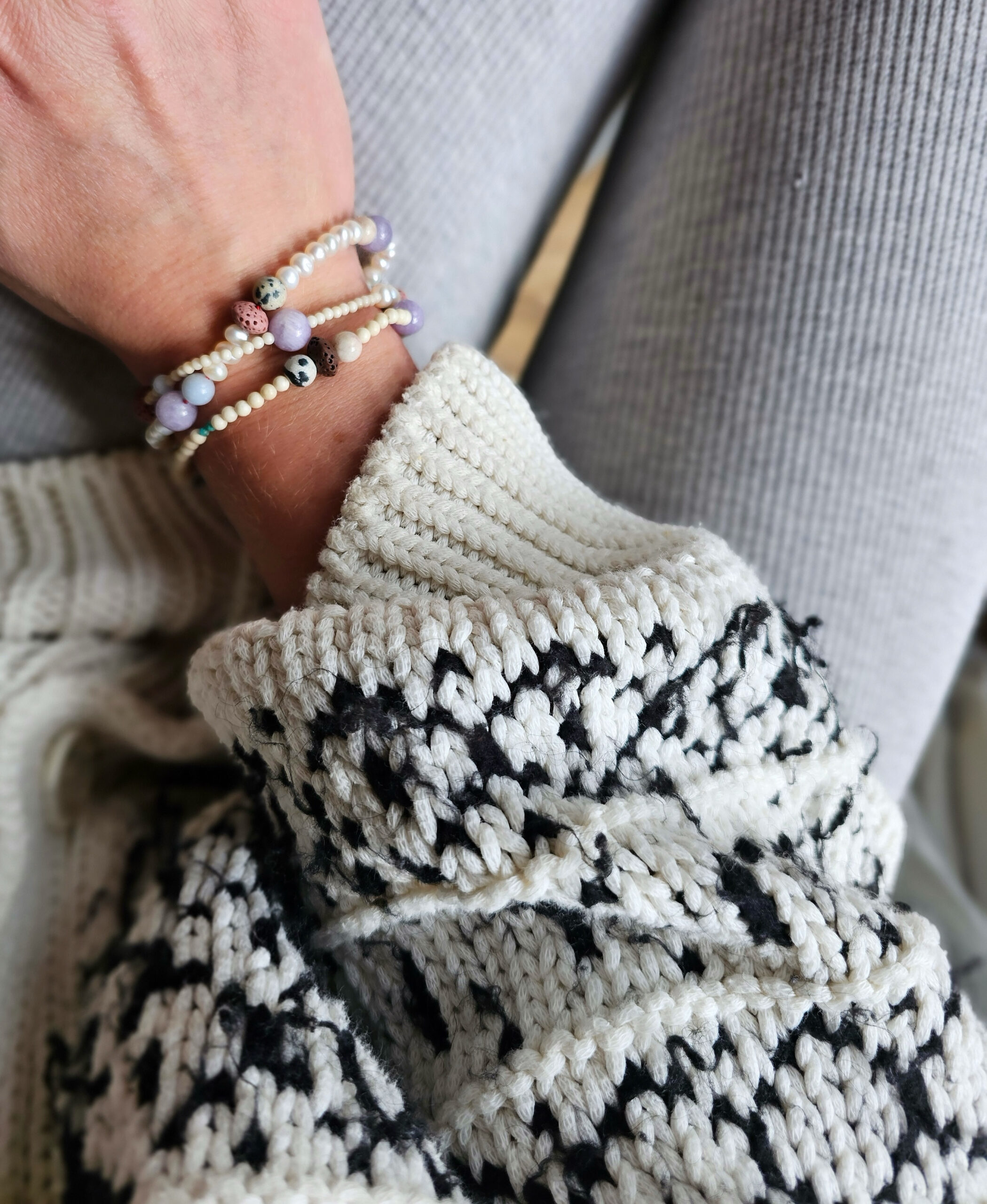 Bransoletka z pereł z dodatkiem kamieni - obrazek 4