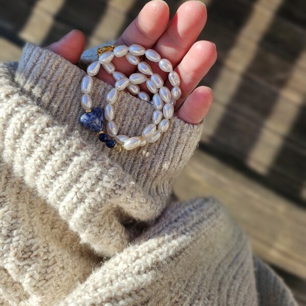 Naszyjnik z pereł, serduszka sodalit i kulek lapisu lazuli