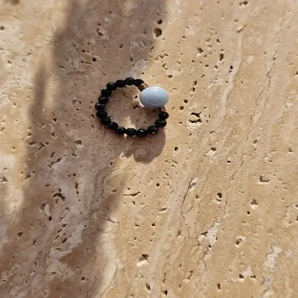 Pierścionek z turmalinów, dużej kulki angelitu i hematytu