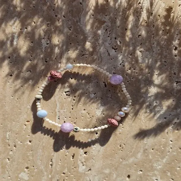 Bransoletka z kamienia rzecznego z dodatkiem innych kamieni