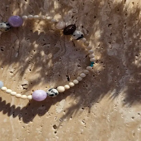 Bransoletka z kamienia rzecznego z dodatkiem innych kamieni