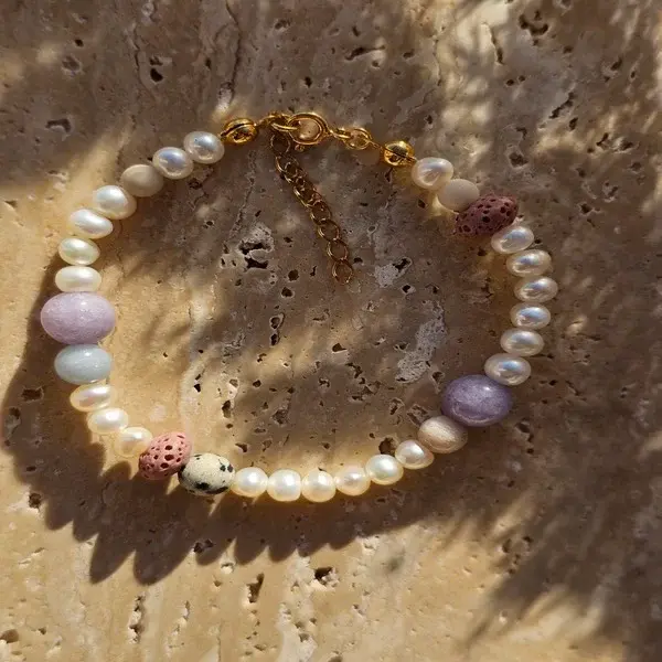 Bransoletka z pereł z dodatkiem kamieni