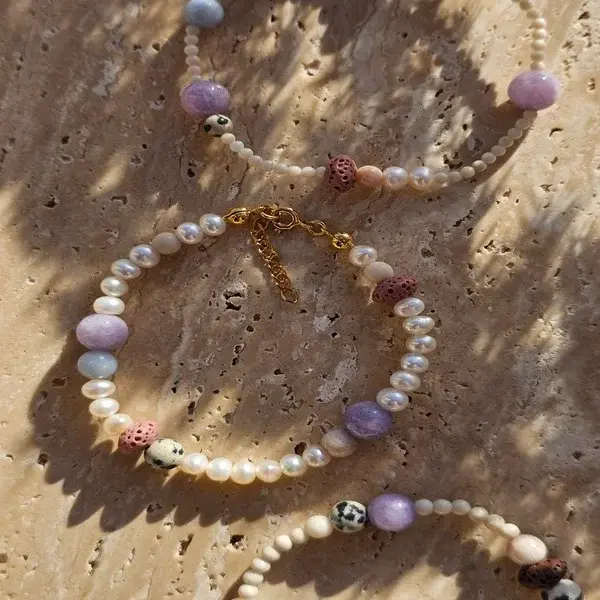 Bransoletka z pereł z dodatkiem kamieni