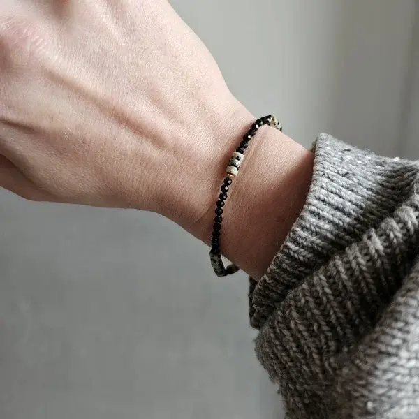 Bransoletka z turmalinów, jaspisu dalmatyńskiego