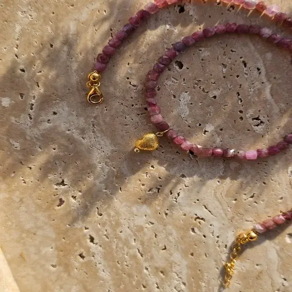 Naszyjnik z turmalinów, zawieszki w kształcie serduszka