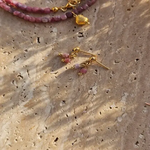 Kolczyki z kamienia turmalin w kształcie kostki