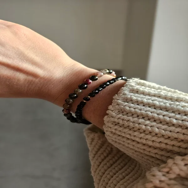 Bransoletka z turmalinów z dodatkiem pozłacanych kuleczek