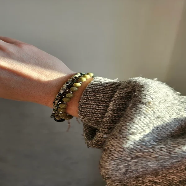 Bransoletka z turkusu afrykańskiego z dodatkiem srebrnych kuleczek