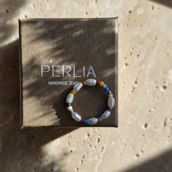 Pierścionek z pereł w kształcie oliwki z dodatkiem koralików toho