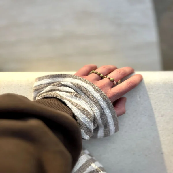 Pierścionek z kamienia rzecznego, jaspisu i hematytu